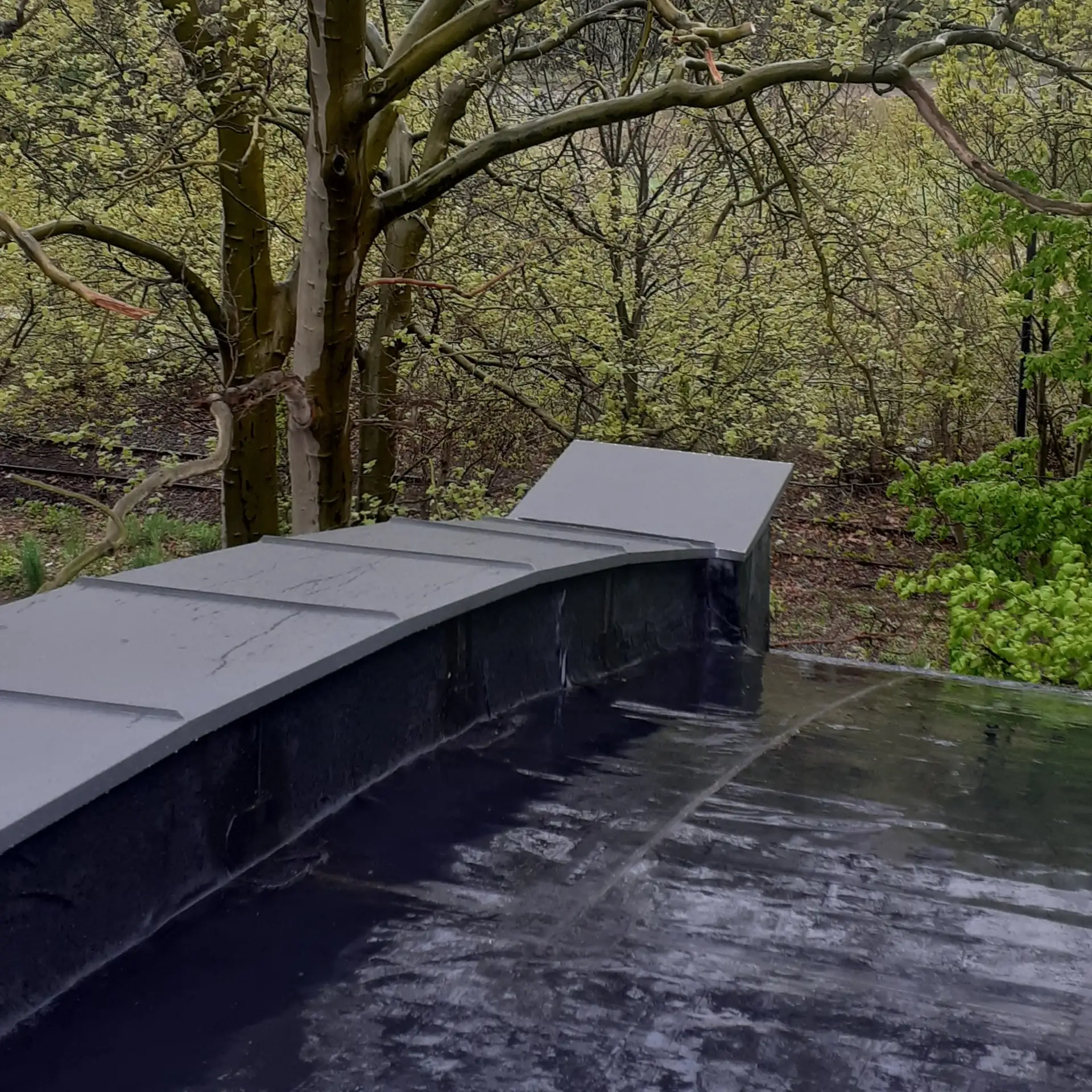 Dowiedz się więcej: Hydroizolacje EPDM w Katowicach – co decyduje o szczelności dachu i tarasu?