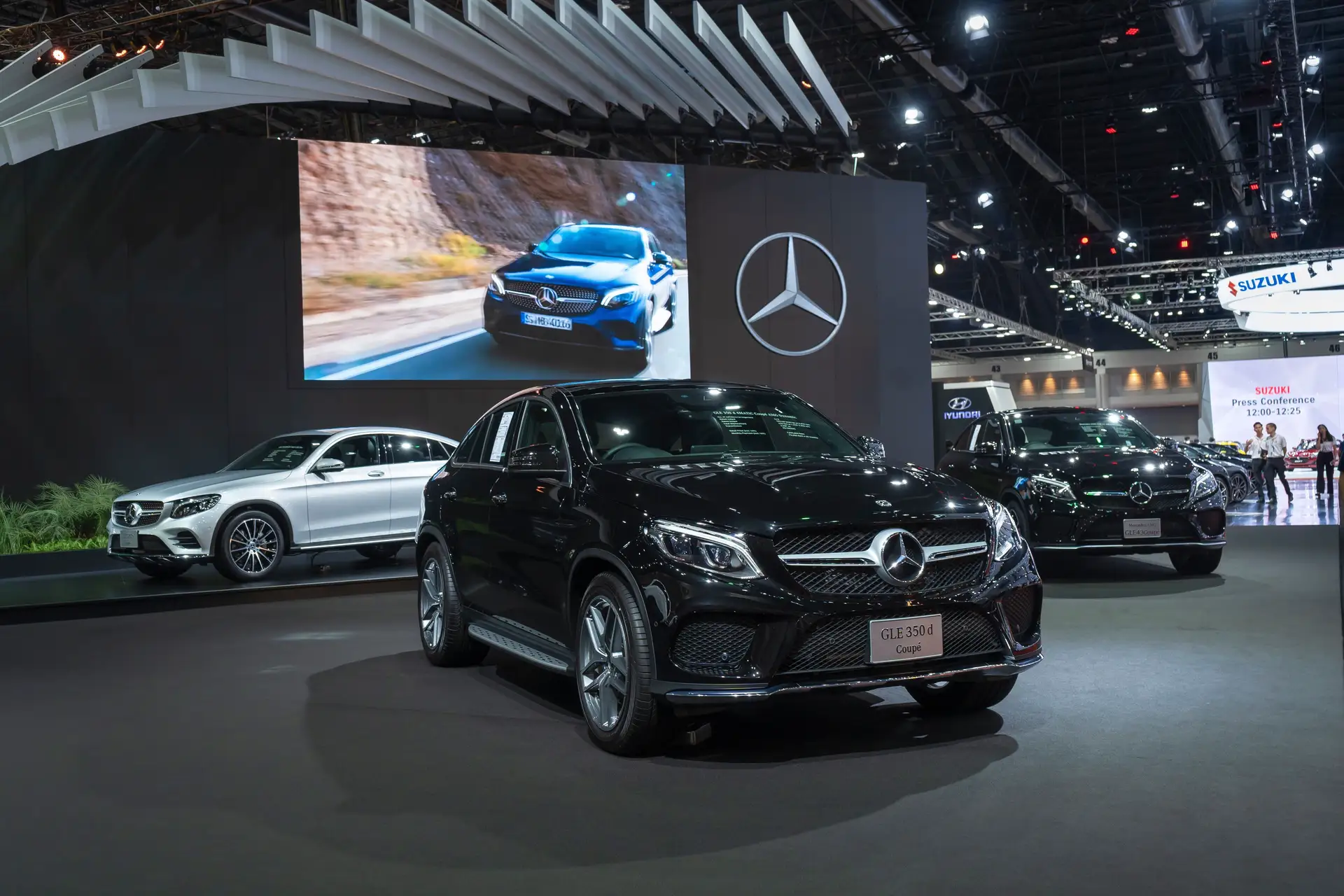 CZĘŚC I - Jak Profesjonalnie Serwisować Mercedesa GLE 350: Poradnik Ekspercki