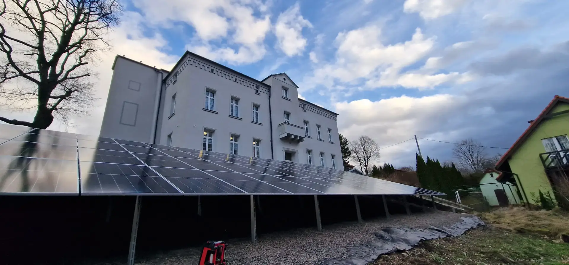 instalacja na konstrukcji gruntowej